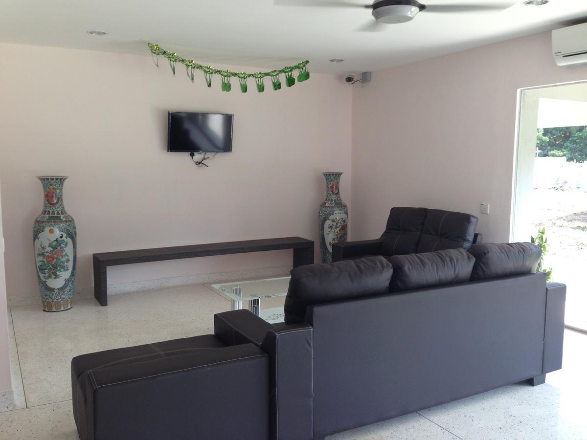 First Guest House Kuantan Bagian luar foto