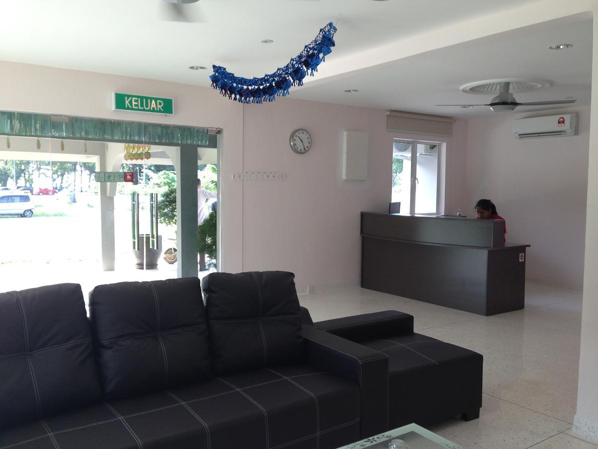 First Guest House Kuantan Bagian luar foto