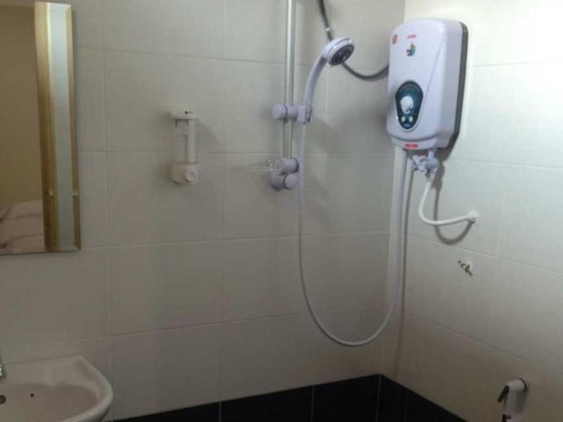 First Guest House Kuantan Bagian luar foto