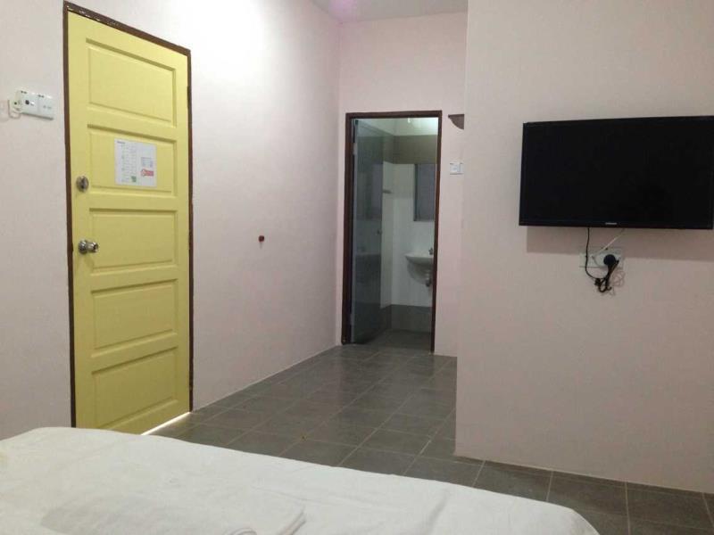 First Guest House Kuantan Bagian luar foto